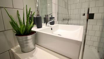 Shower, hair dryer, towels