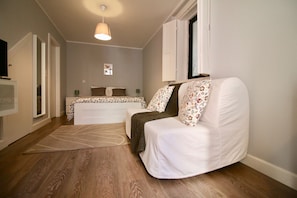 Iron/ironing board, free WiFi, bed sheets