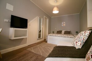 Fer et planche à repasser, Wi-Fi gratuit, draps fournis