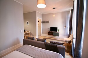 Iron/ironing board, free WiFi, bed sheets