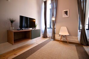 Unclassified image, 3 of 17, button