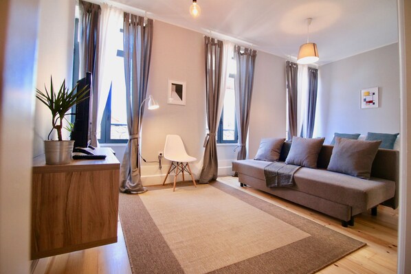 Unclassified image, 1 of 17, button