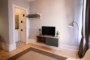 Unclassified image, 2 of 17, button