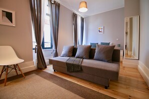 TV - Lapa 32 - Inês de Castro (Oporto)