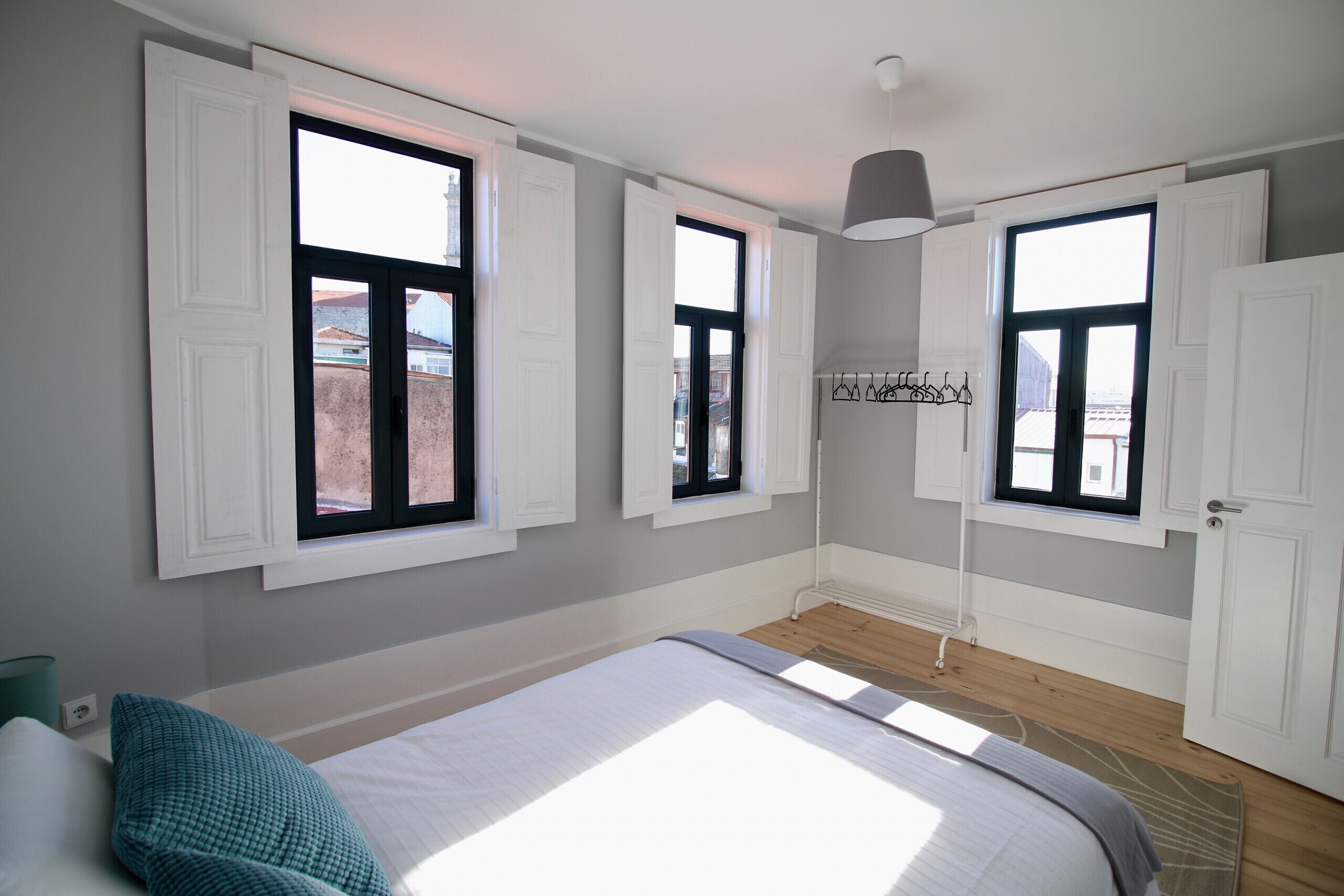 1 habitación, tabla de planchar con plancha, wifi gratis y ropa de cama 