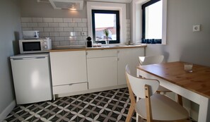 Unclassified image, 5 of 14, button