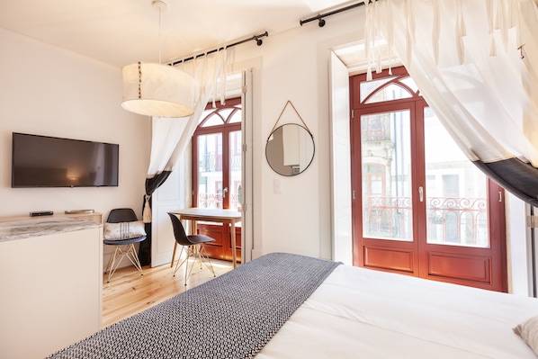 Unclassified image, 1 of 17, button