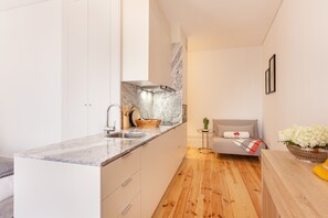 Unclassified image, 5 of 17, button