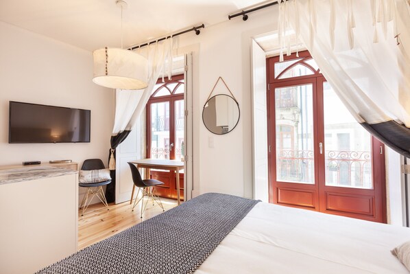 Free WiFi, bed sheets