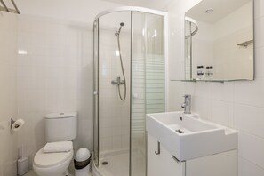 Shower, hair dryer, towels - TRY OPORTO - Ponte do Infante (Oporto)