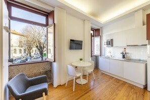 Unclassified image, 5 of 17, button