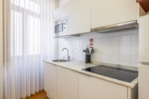 Fridge, microwave, electric kettle, toaster - TRY OPORTO - Ponte do Infante (Oporto)