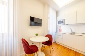 Unclassified image, 4 of 18, button