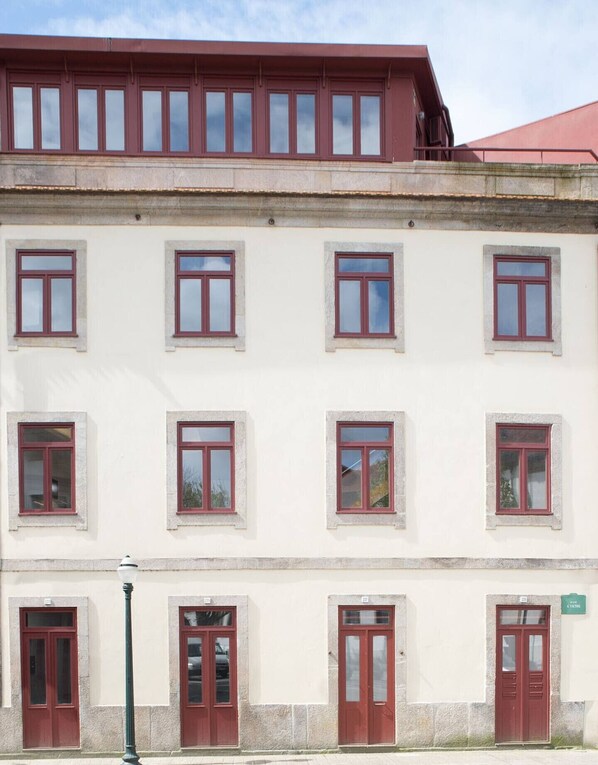 Unclassified image, 1 of 24, button