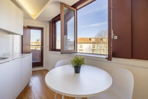 Unclassified image, 3 of 24, button