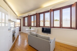 Unclassified image, 5 of 24, button