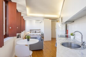 Unclassified image, 4 of 24, button