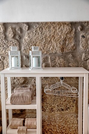 Unclassified image, 4 of 7, button