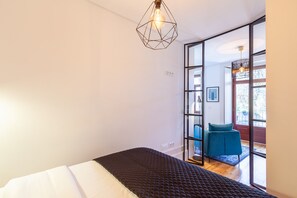 1 bedroom, iron/ironing board, free WiFi, bed sheets - Josephine Apartments (Oporto)