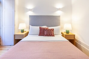 Free WiFi, bed sheets - S. Bento Apart IV (C) (Oporto)