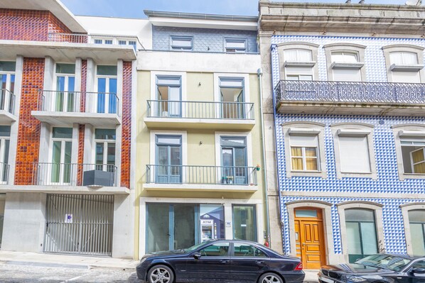 Unclassified image, 1 of 27, button