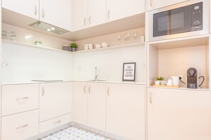 Fridge, microwave, coffee/tea maker, electric kettle - 12 Sweet Caroline 2 (Oporto)