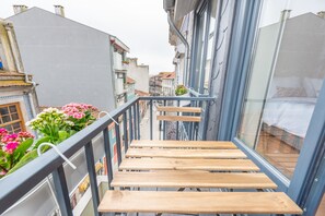 Unclassified image, 4 of 27, button