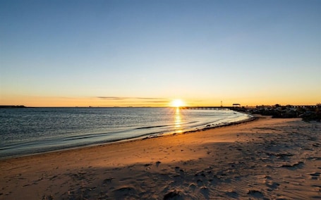 Beach nearby. Pet Friendly Tiny Livin 3min from Cape Charles