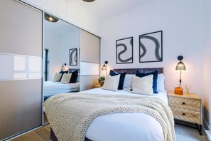 3 slaapkamers, een strijkplank/strijkijzer, wifi, beddengoed