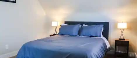 3 bedrooms, desk, free WiFi, bed sheets