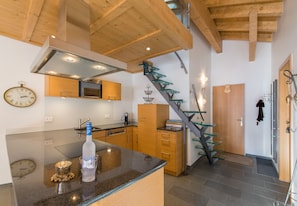Fridge, oven, dishwasher, coffee/tea maker - Waldbort Penthouse (Wengen)