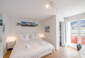 3 bedrooms, free WiFi, bed sheets