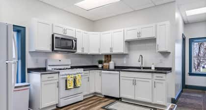 Scottsville 4-Bdrm Loft/Sleeps 6/Onsite Parking