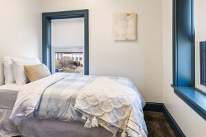 4 bedrooms, desk, WiFi, bed sheets - Scottsville 4-Bdrm Loft/Sleeps 6/Onsite Parking (Scottsville)