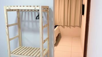 Quarto standard | Cortinas blackout, Wi-Fi de cortesia, roupa de cama