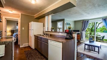 Frigorífic, microones, forn i placa de cuina