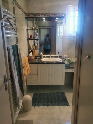 Badewanne, Haartrockner