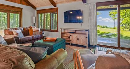 Sunset Sanctuary-Bay side Bluff with Hot Tub