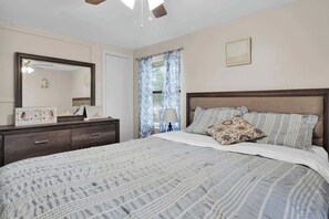 3 bedrooms, iron/ironing board, free WiFi, bed sheets