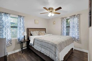 3 soverom, strykejern/-brett, wi-fi (inkludert) og sengetøy