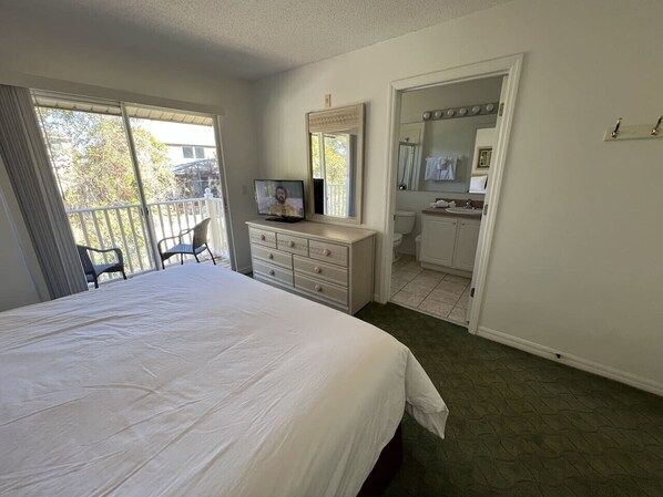 3 bedrooms, desk, iron/ironing board, travel cot