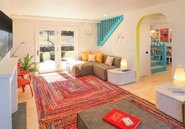 Smart TV, fireplace, video games, books