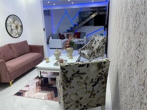 TV - Penthouse 3 bed 4 bath spacious luxurious  (Moca)