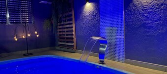 Beachfront house/literally on the sand in Indaiá beach, sleeps up to 18 people.