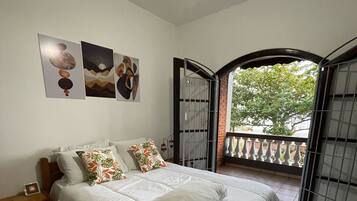 4 quartos, ferros/tábuas de passar roupa, Wi-Fi de cortesia