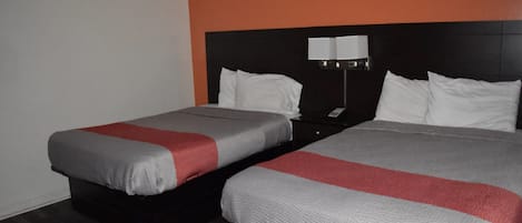Habitación doble, para fumadores | Tabla de planchar con plancha, wifi gratis y ropa de cama