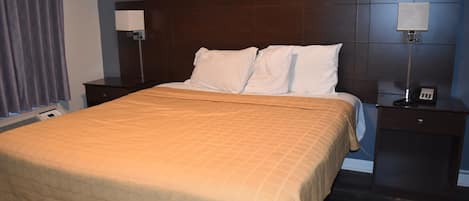Chambre, 1 trĂšs grand lit, fumeurs | Fer et planche Ă repasser, Wi-Fi gratuit, draps fournis