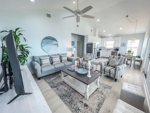 Smart TV - Waterfront Bay Views | Beautiful Private Pier (San Leon)