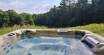 The Meadows House @ Otis Ridge w/ 7-person hot tub