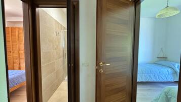 3 bedrooms, in-room safe, desk, iron/ironing board